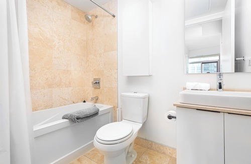 Niagara Hotel | Plush Hotel -Downtown Toronto 2 bedroom suite near CN Tower