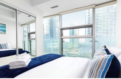 Niagara Hotel | Plush Hotel -Downtown Toronto 2 bedroom suite near CN Tower