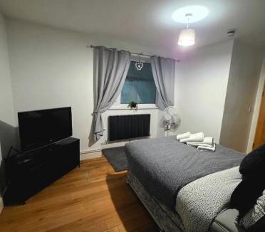 Skewen Apartment | Plush Place