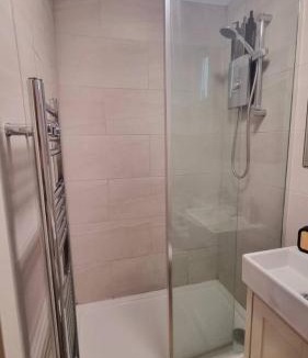 Skewen Apartment | Plush Place