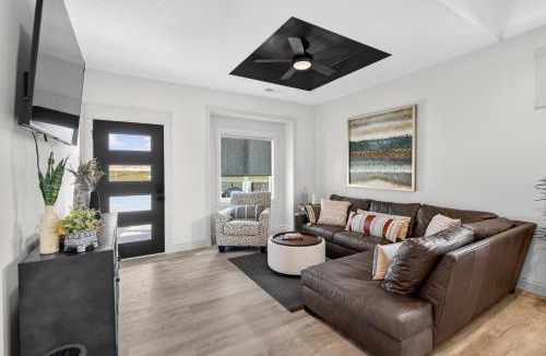 Lawrence Apartment | Plush & Roomy - Perfect for All Ages near KU & KC