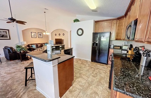 Highgate Park House | Pluto`s Palace: Private Pool/Spa & 24/7 Support!