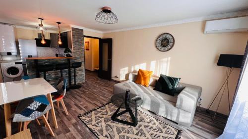 Celleneuve Apartment | Pluton