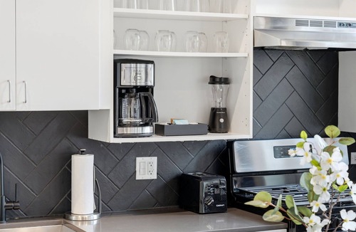 The Loop Hotel | Plymouth Collection: 3BD 2BA with Gym & Rooftop