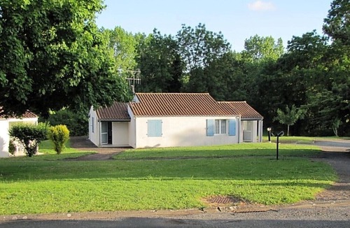 Tonnay-Boutonne House | PMR 1 accommodation for 6 people