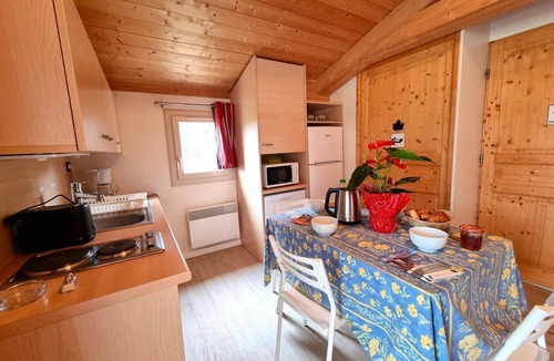 Usson-en-Forez Cottage | PMR Chalet, pets welcome - 4 guests