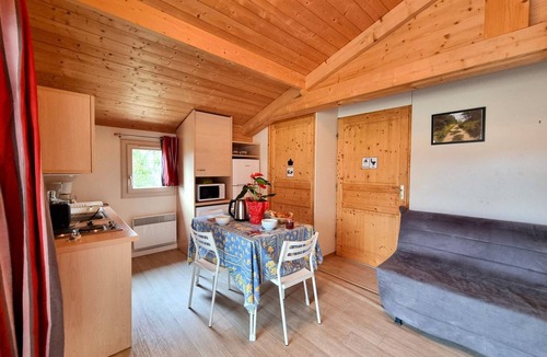 Usson-en-Forez Cottage | PMR Chalet, pets welcome - 4 guests