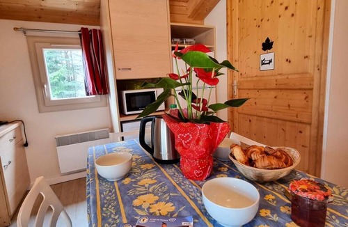 Usson-en-Forez Cottage | PMR Chalet, pets welcome - 4 guests