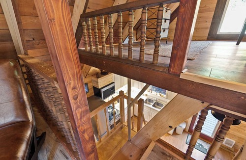 Darrington House | PNW River Cabin Hot Tub Firepit Fireplace