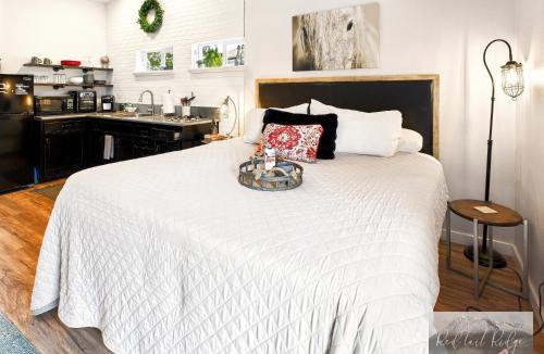 Philomath Apartment | PNW Scenic Loft with Kitchenette