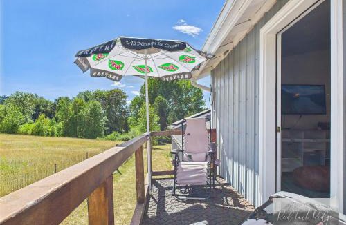 Philomath Apartment | PNW Scenic Loft with Kitchenette