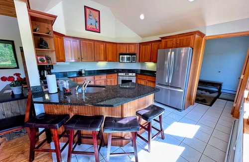 Franconia House | PO Private home across from Cannon! Stunning patio w/fire pit, gorgeous fireplace!