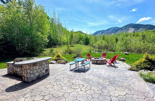 Franconia House | PO Private home across from Cannon! Stunning patio w/fire pit, gorgeous fireplace!