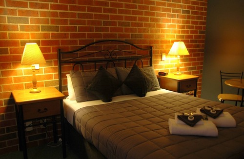 Rutherglen Hotel | Poachers Paradise Motel