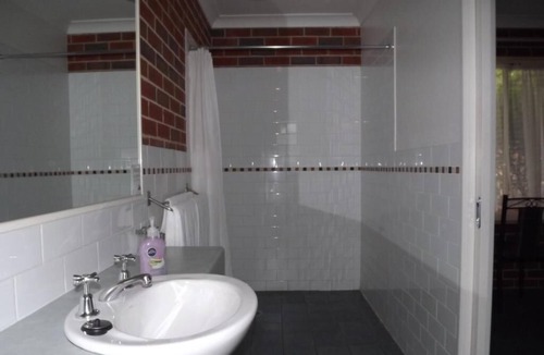 Rutherglen Hotel | Poachers Paradise Motel