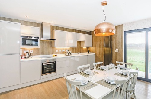 Pocklington Ski Chalet | Pocklington Deluxe Lodge