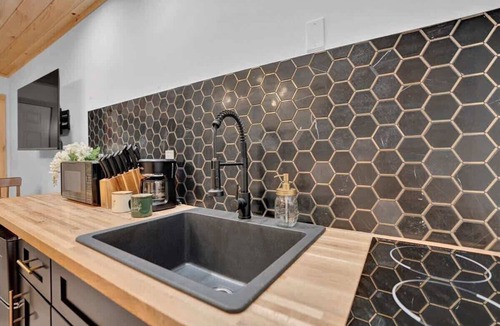 Canadensis Hotel | Pocono Bold & Modern | Firepits | Pet Friendly