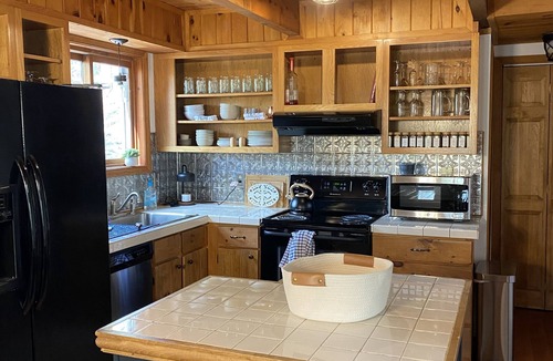 Bushkill House | Pocono cabin where the host thought of everything, so you don’t have to!