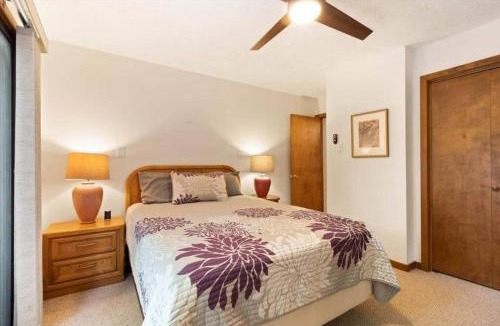 Pocono Pines House | Pocono Chalet/4 BDRMS/Fireplace