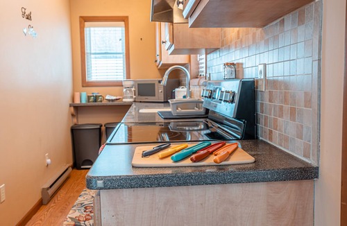 Long Pond Ski Chalet | Pocono Chalet w Hot Tub, Firepit Games & Pool Table