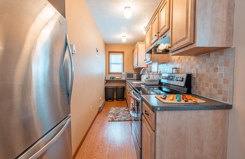 Long Pond Ski Chalet | Pocono Chalet w Hot Tub, Firepit Games & Pool Table