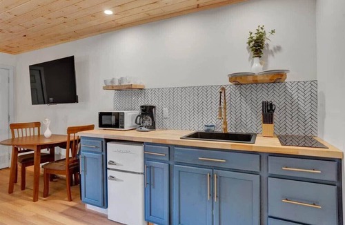 Canadensis House | Pocono Modern | Firepit | Starry Sky | Pets OK