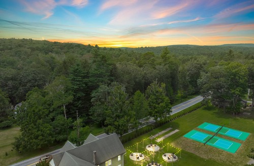 Canadensis House | Pocono Modern | Firepit | Starry Sky | Pets OK