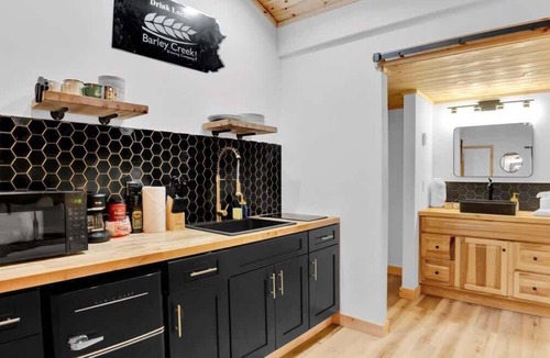 Canadensis Hotel | Pocono Modern Vaulted Pine | Firepits | Pickleball