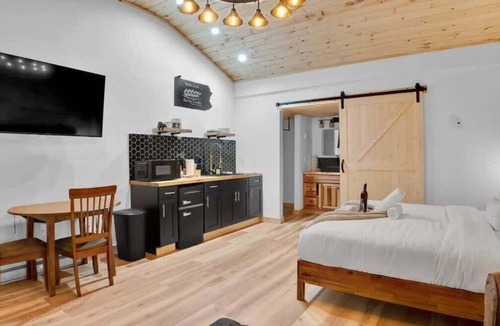 Canadensis Hotel | Pocono Modern Vaulted Pine | Firepits | Pickleball