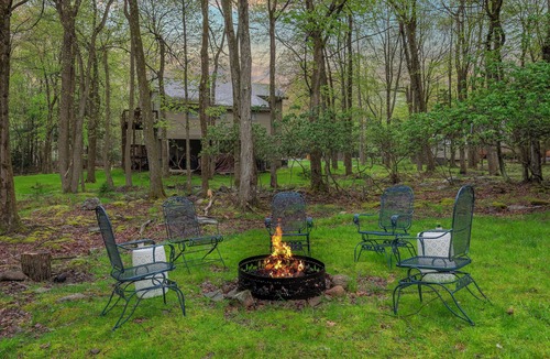 Lake Harmony Estates Ski Chalet | Pocono Retreat | Summer Beach Access + Mins to Big Boulder | Chalet on Chalet
