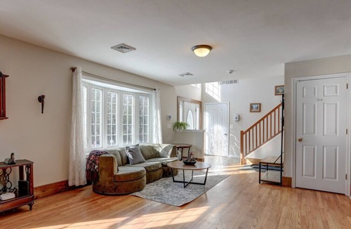 Pocono Summit House | Pocono Ski Trip Getaway with Hot Tub