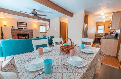 Long Pond Ski Chalet | PoconoChalet-Hot Tub-Grill-Firepit-Games