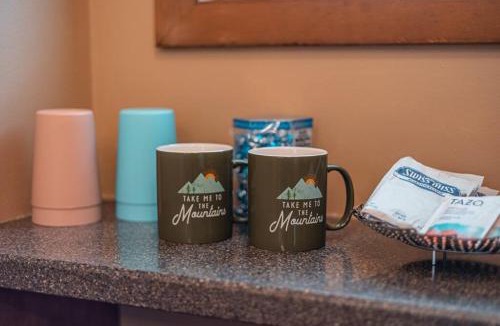 Long Pond Ski Chalet | PoconoChalet-Hot Tub-Grill-Firepit-Games