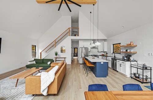 Jim Thorpe Ski Chalet | poconojo's | Spacious & Modern Chalet Near Ski Mt!