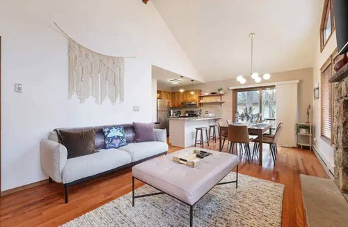 Pocono Pines Cottage | PoconoPines, Fireplace, King Bd, Pets, Skiing