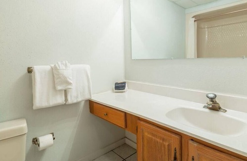 Drums Condo | Poconos 2BR Resort Condo in Beech Mountain Lakes