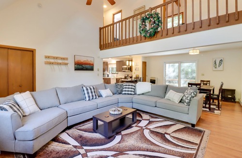 Tobyhanna Cabin | Poconos Cabin: Serene Deck, Fire Pit & Game Room
