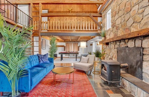 Sciota Cabin | *Poconos Cave Indoor Heated Pool/Private Pond*