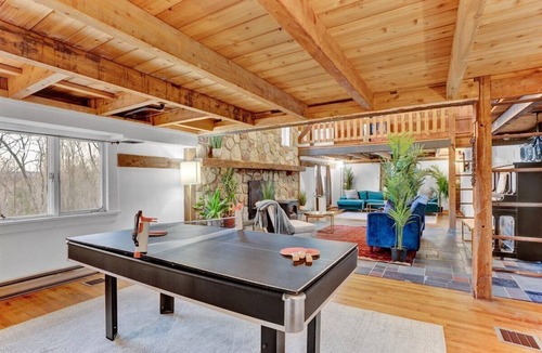 Sciota Cabin | *Poconos Cave Indoor Heated Pool/Private Pond*