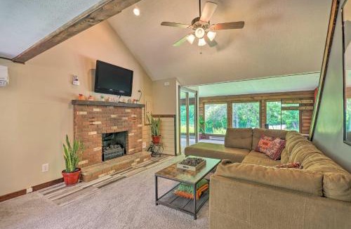 Albrightsville House | Poconos Cottage with Fire Pit Near Lake Harmony