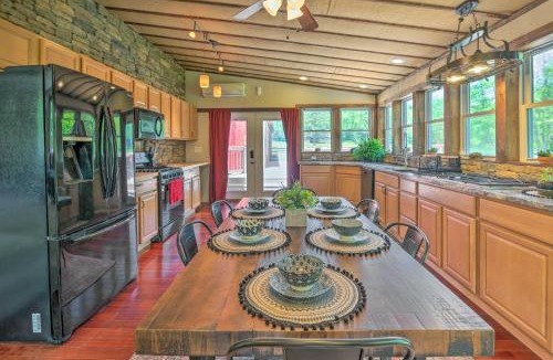 Albrightsville House | Poconos Cottage with Fire Pit Near Lake Harmony