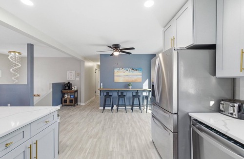 Pocono Summit House | Poconos Escape: Hot Tub & Fun for Groups