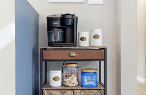 Pocono Summit House | Poconos Escape: Hot Tub & Fun for Groups