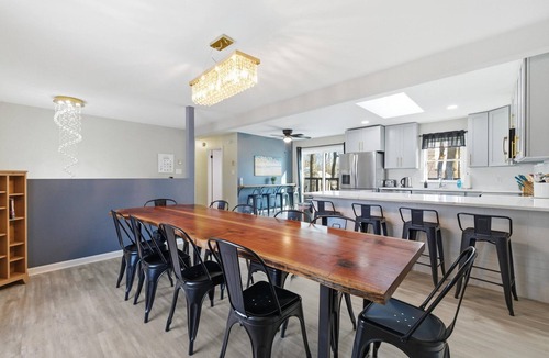 Pocono Summit House | Poconos Escape: Hot Tub & Fun for Groups