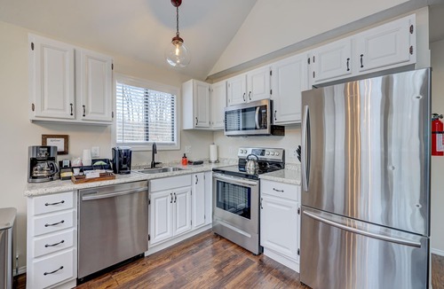 Albrightsville Ski Chalet | Poconos Hideaway - fire pit, grill, hiking and water parks nearby.
