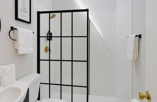 Tobyhanna Hotel | Poconos Hideaway - Woods & Wildlife