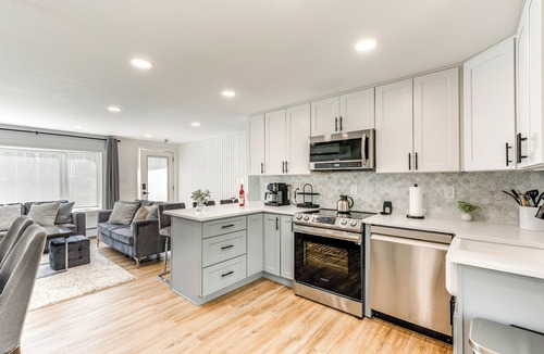 Tobyhanna Cabin | Poconos Hot Tub Haven! 14 Mi to Camelback Resort