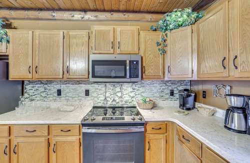 Lake Ariel House | Poconos Retreat in The Hideout Lake Community!