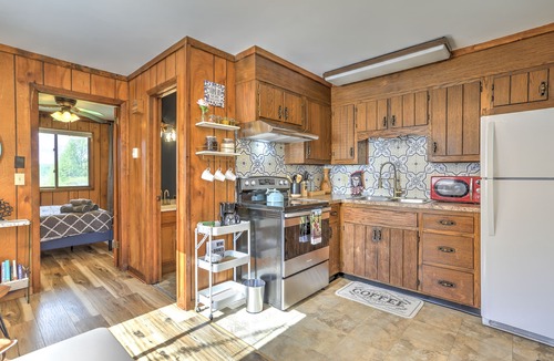 Sciota Cottage | Poconos Tranquility—near skiing, pet-friendly