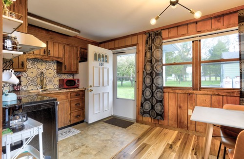 Sciota Cottage | Poconos Tranquility—near skiing, pet-friendly